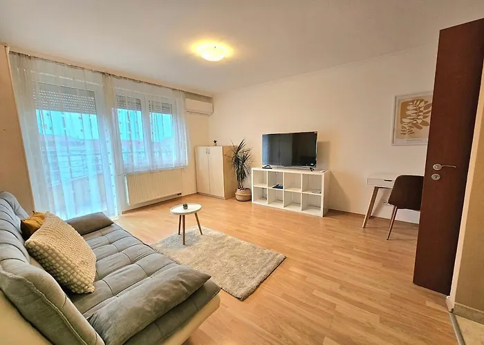Petibo Apt - Green Grove - Free Parking In Garage