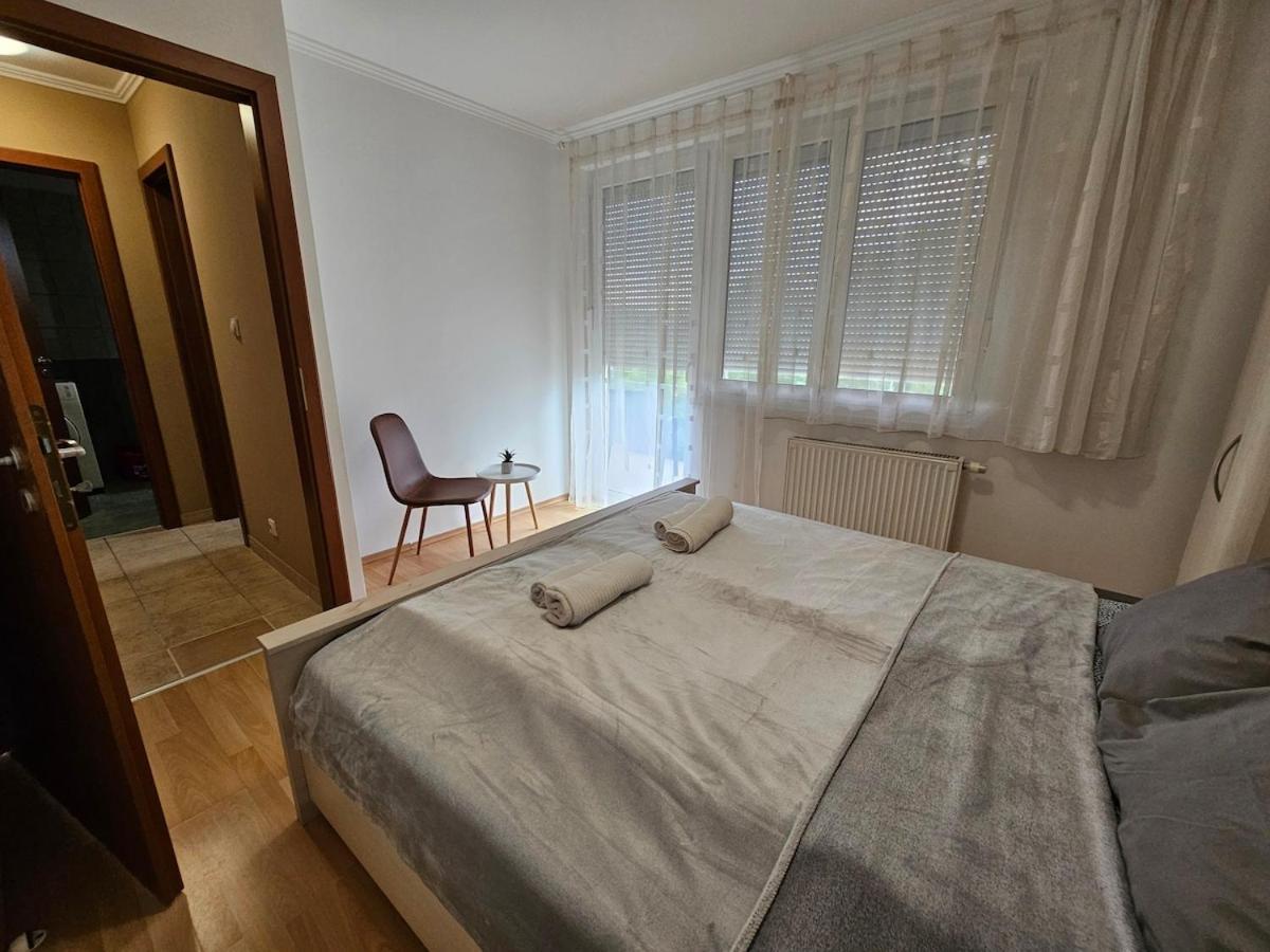 Petibo - Grove - Free Parking In Garage Apartment *