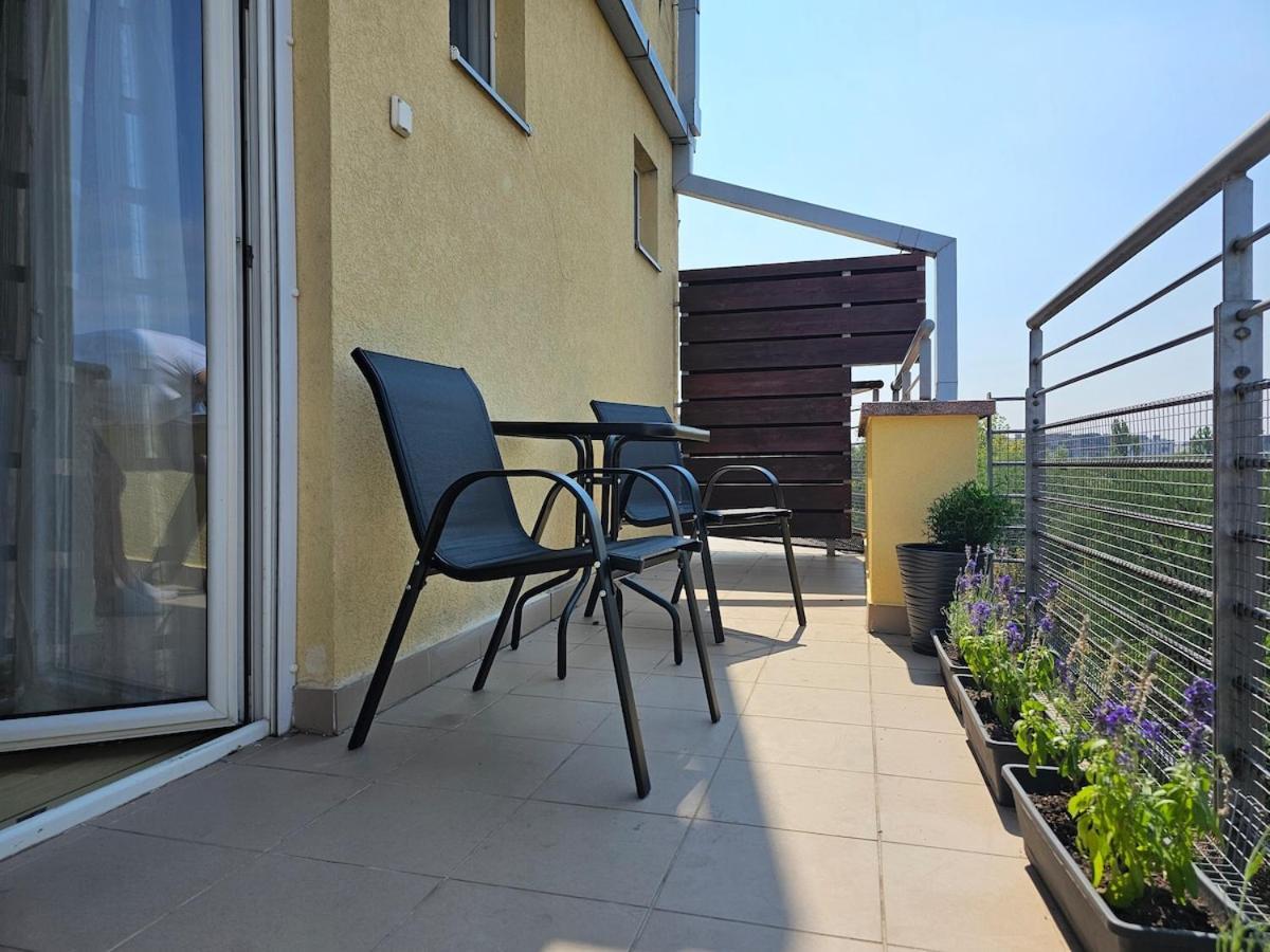 Petibo - Grove - Free Parking In Garage Apartment *